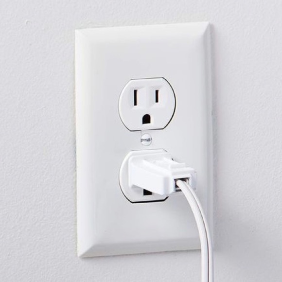 Leviton 1-Gang Duplex Outlet Wall Plate Cover, White - Picture 13 of 14